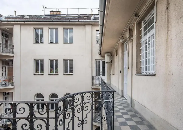 Simple And Spacious *