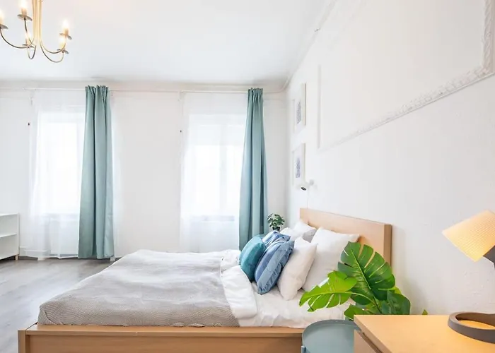 Simple And Spacious Apartment *