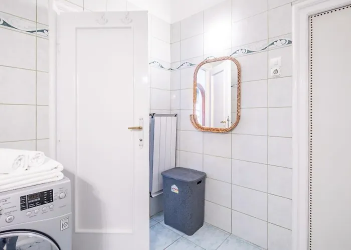 Simple And Spacious Apartman Budapest
