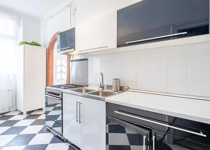 Simple And Spacious Apartman